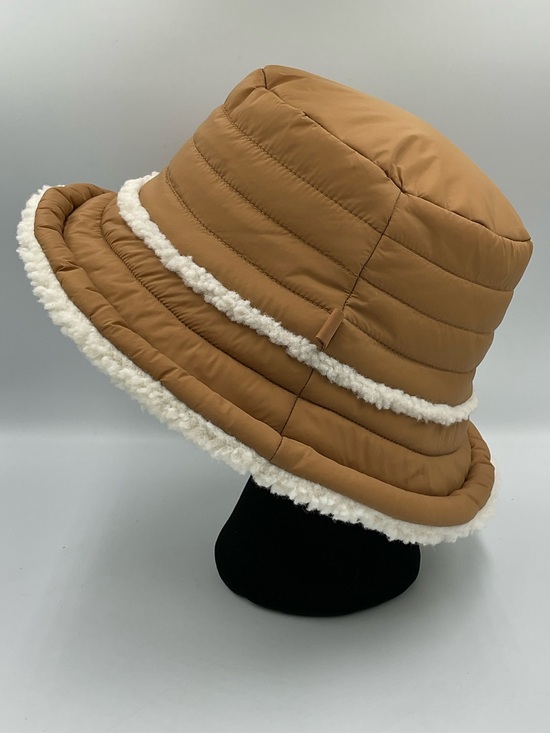 UGG Accessories - NWT UGG Women's Reversible AW Uggfluff Chestnut Bucket Hat Size L/XL